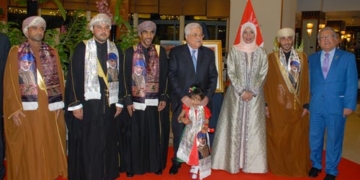 El presidente palestino asiste a la recepción del Día Nacional de Omán