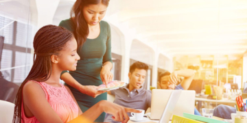 La enseñanza online puede abrir oportunidades para muchas personas en el sector turístico.