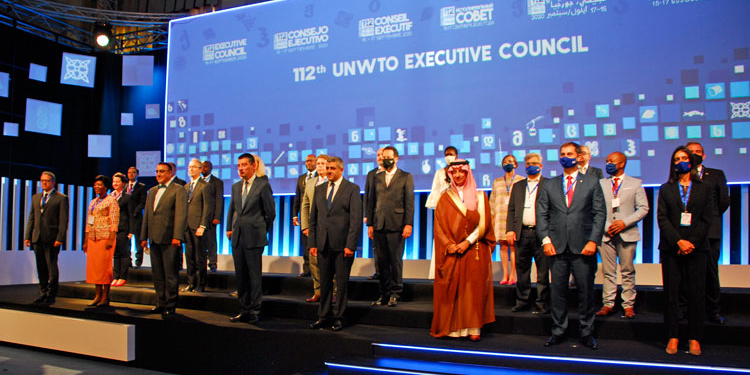 Foto de familia de los integrantes del Consejo Ejecutivo de la OMT con su secretario general, Zurab Pololikashvili./ Foto: AR
