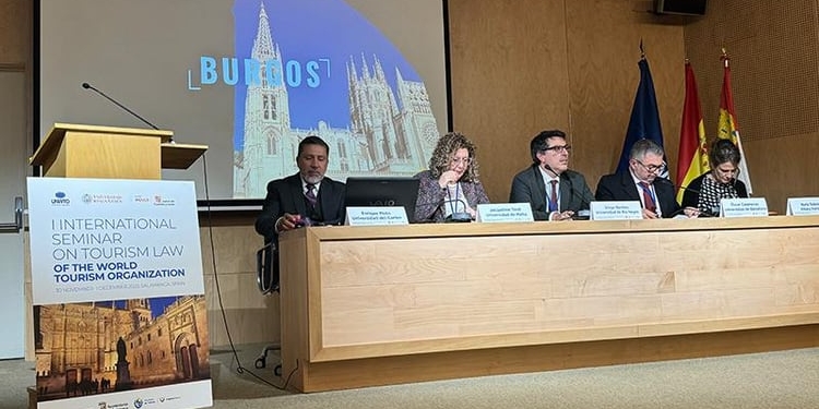 Expertos en derecho analizan el Código para la Protección de los Turistas de la OMT