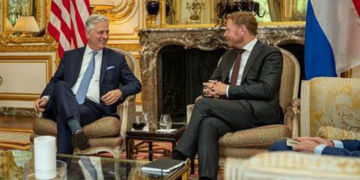 David van Weel con el consejero de Seguridad Nacional de Estados Unidos, Robert O'Brien, en Washington el pasado 16 de julio./ Foto: @WHNSC