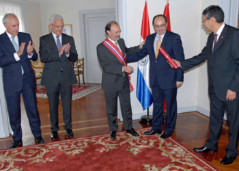 Paraguay condecora al secretario de Estado para Iberoamérica, Jesús Gracia