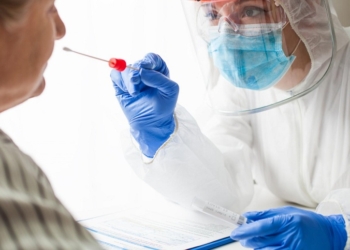 El Gobierno admite una alternativa a los PCR más rápida y barata para entrar en España