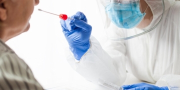 El Gobierno exige PCR en origen a los españoles que regresen por Navidad