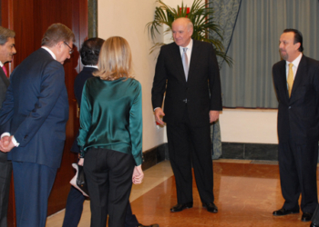 «Pisco de Honor» del embajador de Perú tras presentar sus Cartas Credenciales