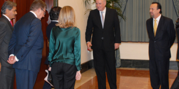 «Pisco de Honor» del embajador de Perú tras presentar sus Cartas Credenciales