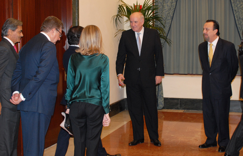 «Pisco de Honor» del embajador de Perú tras presentar sus Cartas Credenciales