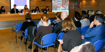 Los representantes consulares plantearon numerosas cuestiones prácticas durante la reunión./ Foto: AR