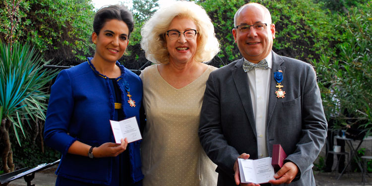 Los dos condecorados, María Ruiz López y Víctor Santisteban, con la embajadora de Polonia./ Fotos: AR