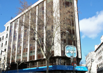 El PP, noqueado por la corrupción, no descarta la imputación de Aguirre