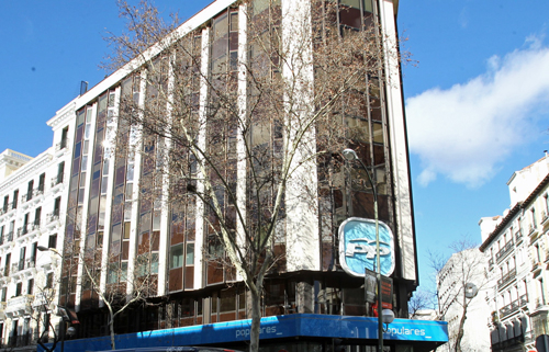 El PP, noqueado por la corrupción, no descarta la imputación de Aguirre