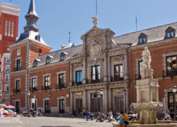 La ADE denuncia la «degradación» del Servicio Exterior por falta de medios y recursos