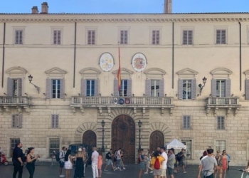 Medio millón de euros para reparar un artesonado de la Embajada en el Vaticano