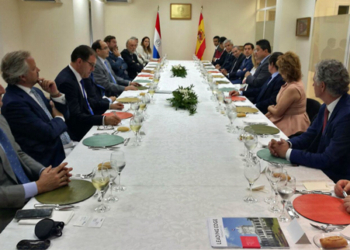 El ministro de Industria de Paraguay promueve la inversión española en su país