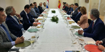 El ministro de Industria de Paraguay promueve la inversión española en su país