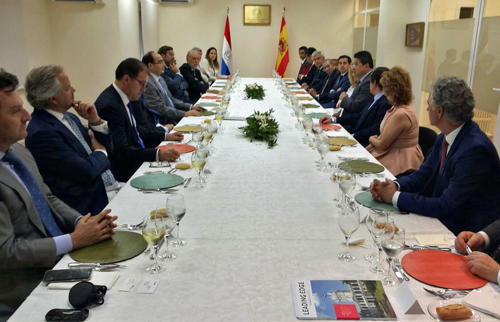 El ministro de Industria de Paraguay promueve la inversión española en su país