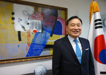 «El sentido del humor es un recurso indispensable para los diplomáticos»