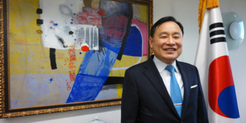 «El sentido del humor es un recurso indispensable para los diplomáticos»