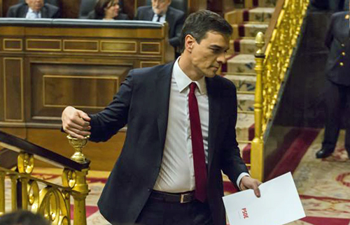 Rajoy, más cerca de la investidura tras la derrota de Sánchez en el PSOE