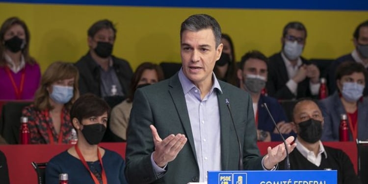 Sánchez critica a Podemos por su oposición al envío de armar a Ucrania