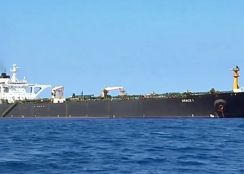 El petrolero interceptado por la Marina británica.