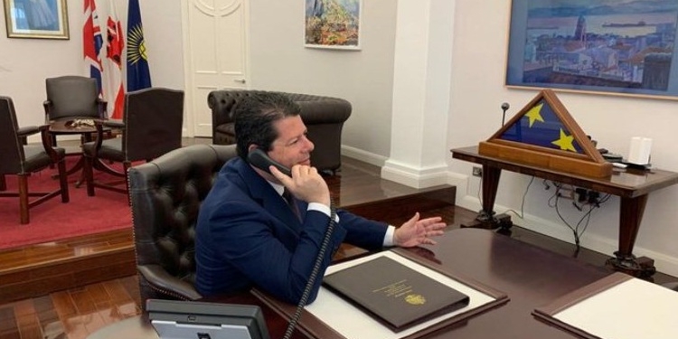 Picardo durante una reciente conversación con González Laya./ Foto: @FabianPicardo