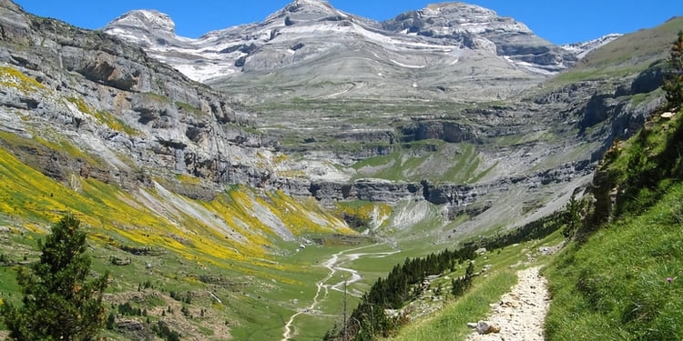 Descubre las impresionantes rutas de senderismo en el Pirineo Aragonés este verano