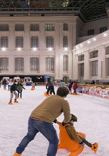 Las pistas de hielo regresan a su cita con la Navidad madrileña
