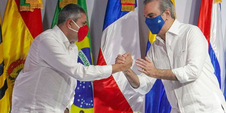 El secretario general de la OMT, Zurab Pololikashvili, y el presidente dominicano, Luis Abinader./ Foto: OMT