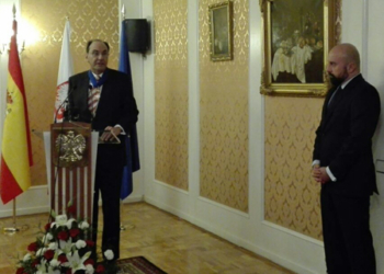 El ex eurodiputado Vidal-Quadras, condecorado con la Orden al Mérito de Polonia