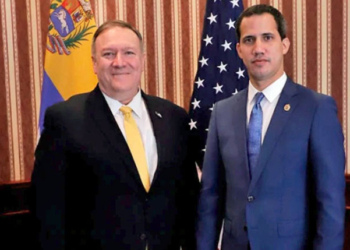 Juan Guaido con Mike Pompeo en Bogotá.