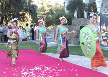 Velada de danzas tradicionales en la residencia de la embajadora de Tailandia