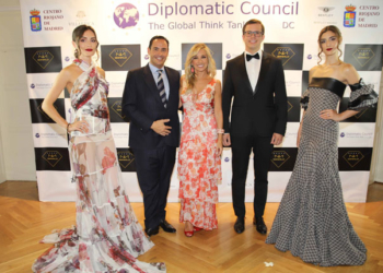 El Centro Riojano acoge el evento solidario Diplomatic Luxury Experience
