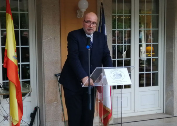 Numerosos asistentes en la despedida del embajador chileno, Jorge Tagle