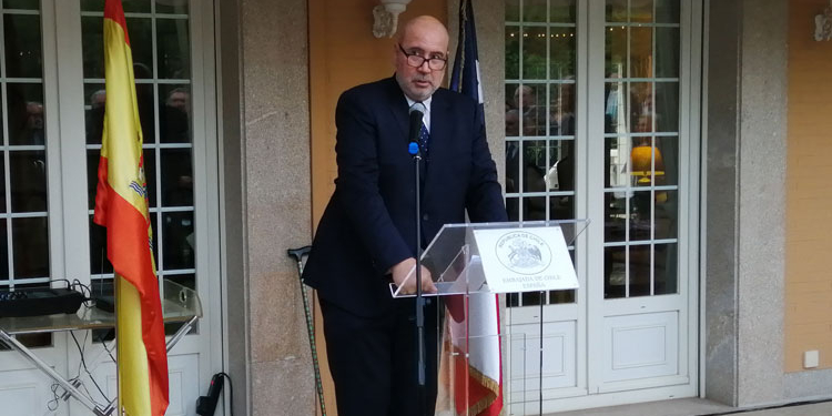 Numerosos asistentes en la despedida del embajador chileno, Jorge Tagle