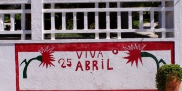 El Gobierno desclasifica documentos relacionados con la Revolución de los Claveles