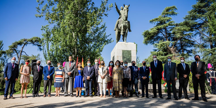 Ofrenda Floral por el 196º Aniversario de la Independencia de Bolivia