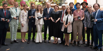 La Embajada de Colombia condecora a diez destacados colombianos en España