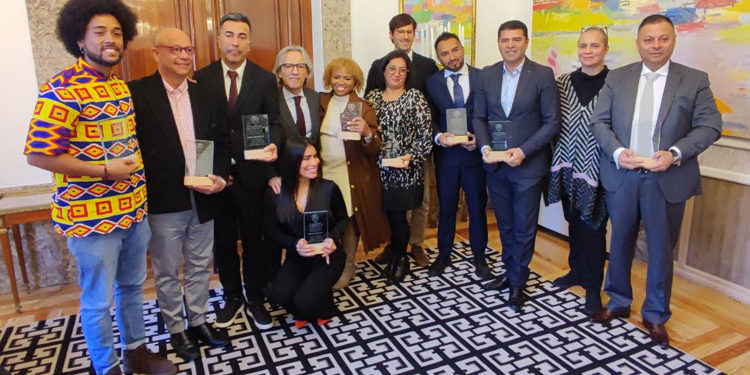 La Embajada de Colombia condecora a diez compatriotas destacados en España