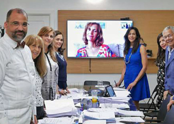 El embajador dominicano, a la izquierda, presidió el jurado de los Premios.