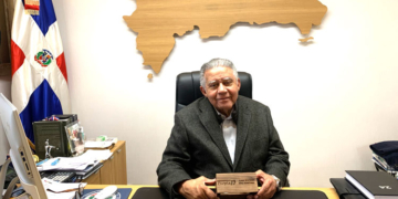 El embajador dominicano, Juan Bolívar Díaz, premio PEOPLE 10