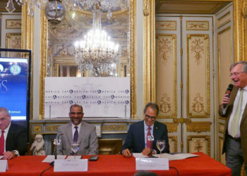 El historiador y autor del libro Manuel García Arévalo, el embajador en España Olivo Rodríguez Huertas, el vicepresidente ejecutivo de Relaciones Públicas y Comunicaciones del Grupo Popular José Mármol y el director de Casa de América Antonio Pérez Hernández.