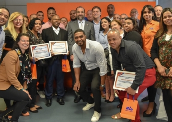 El embajador dominicano subraya la labor de emprendedores de sus compatriotas inmigrantes