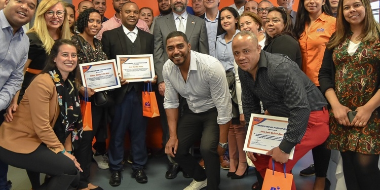 El embajador dominicano subraya la labor de emprendedores de sus compatriotas inmigrantes