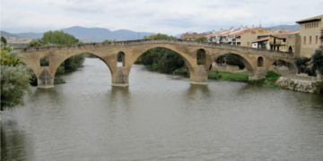 Puente la Reina, el magnífico ejemplo navarro de ‘pueblo-calle’