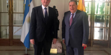El embajador de Argentina recibe a su homólogo estonio en su Residencia