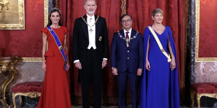 Felipe VI anuncia a Petro que la Reina “viajará pronto a Colombia” para abordar la cooperación