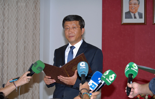 El embajador de Corea del Norte acusa al gobierno de Rajoy de sumisión a Trump