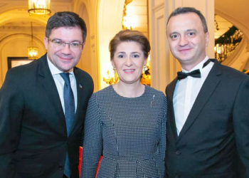 La embajadora Gabriela Dancau y su esposo con el ministro rumano de Medio Ambiente./ Fotos: Julia Robles