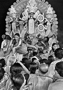 Seis décadas de retrospectiva de la obra del fotógrafo hindú Raghu Rai